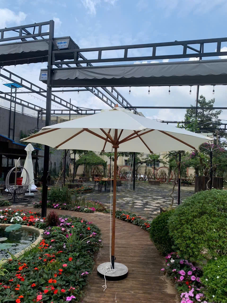 Dù Chính Tâm Tròn Thân Gỗ Che Nắng Quán Cafe Tại Quãng Ngãi - Thương Hiệu Long Châu