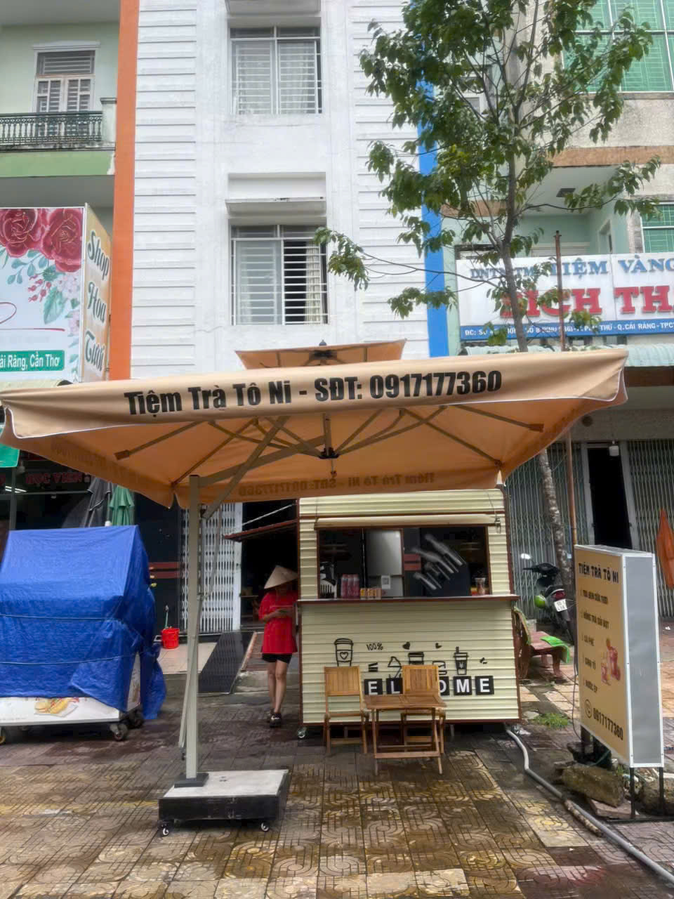 Dù vuông lệch tâm 3mx3m che nắng quán cafe hiệu quả, độ bền cao, ít bảo trì, tối ưu lợi nhuận