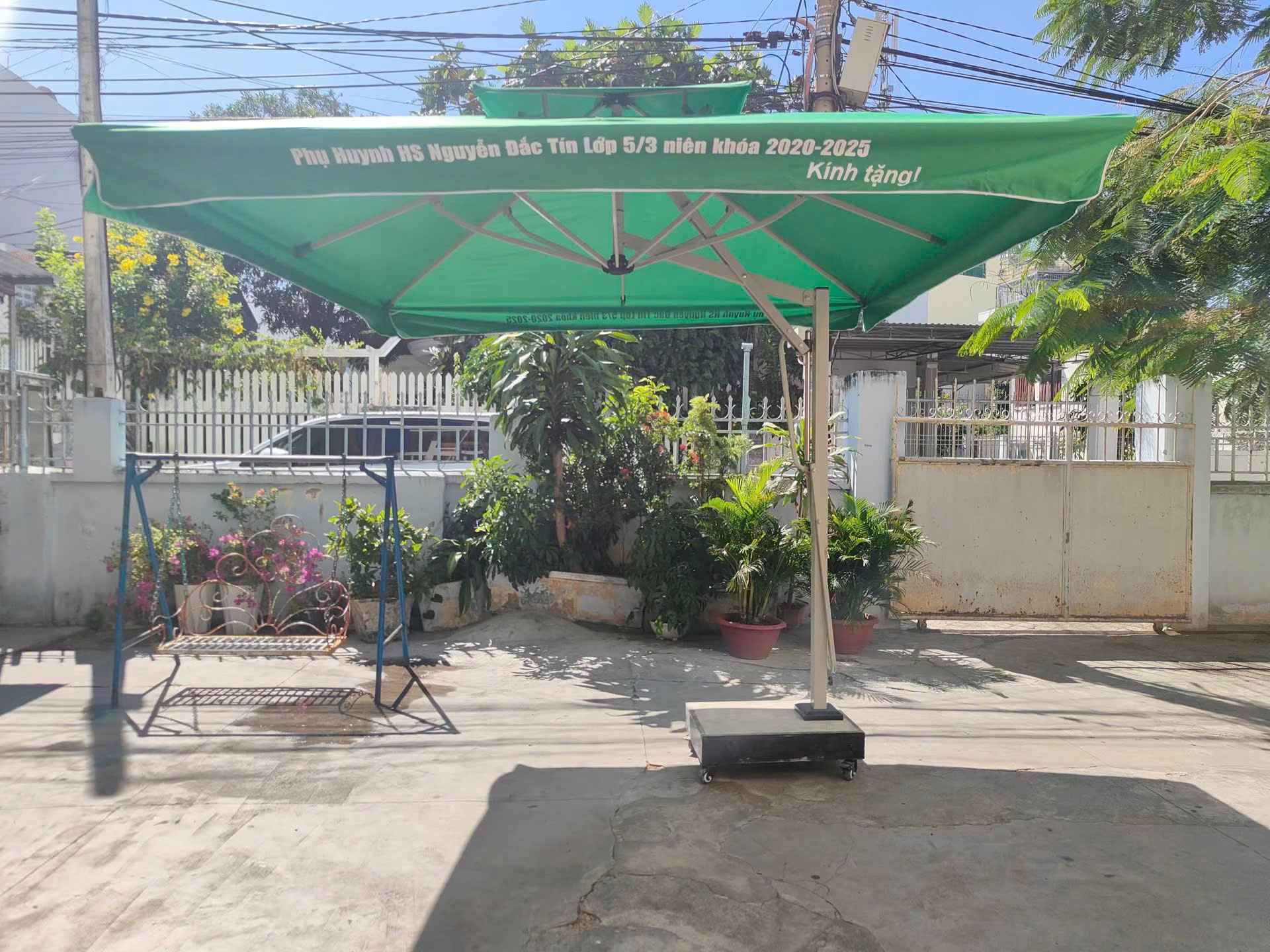 Dù che nắng ngoài trời sân trường - mẫu dù vuông 3mx3m