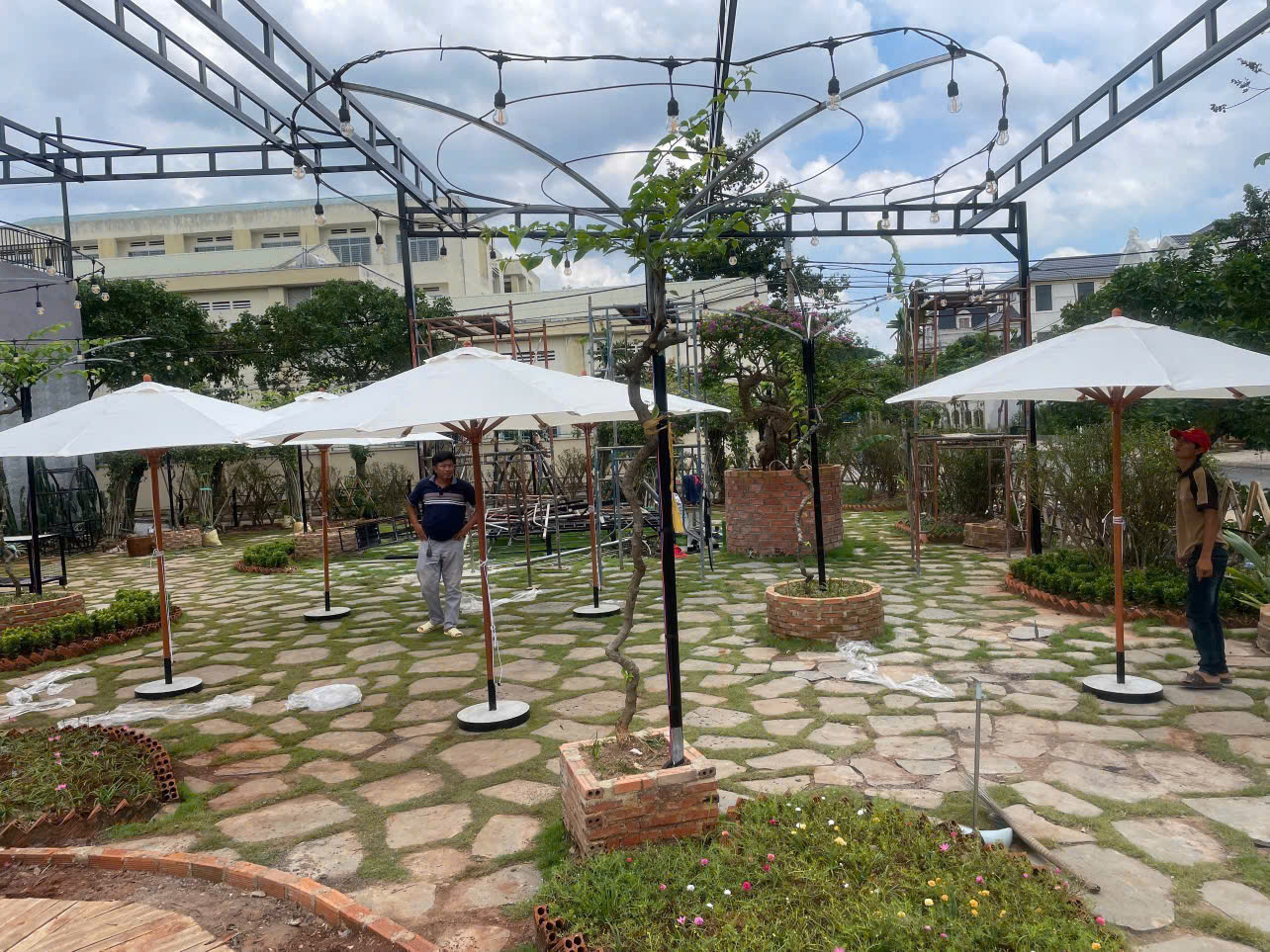 Dù gỗ chính tâm đẹp cho sân vườn, cafe