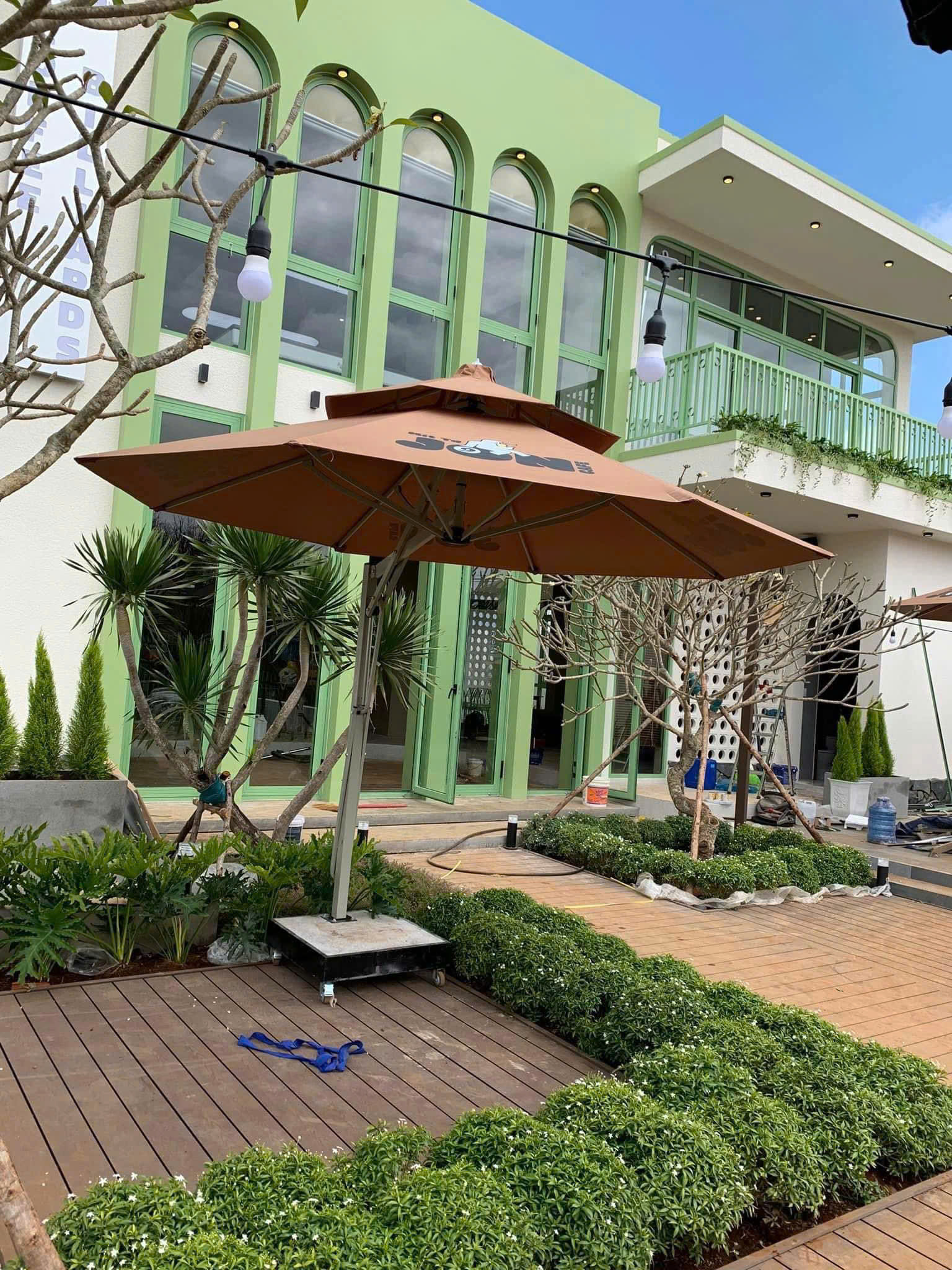 Top Mẫu Dù Che Nắng Quán Cafe Tại Quảng Trị Đẹp, Chất Lượng, Tăng Lượt Khách 5 Dù tròn lệch tâm 3,5m cho quán cafe - dù Long Châu