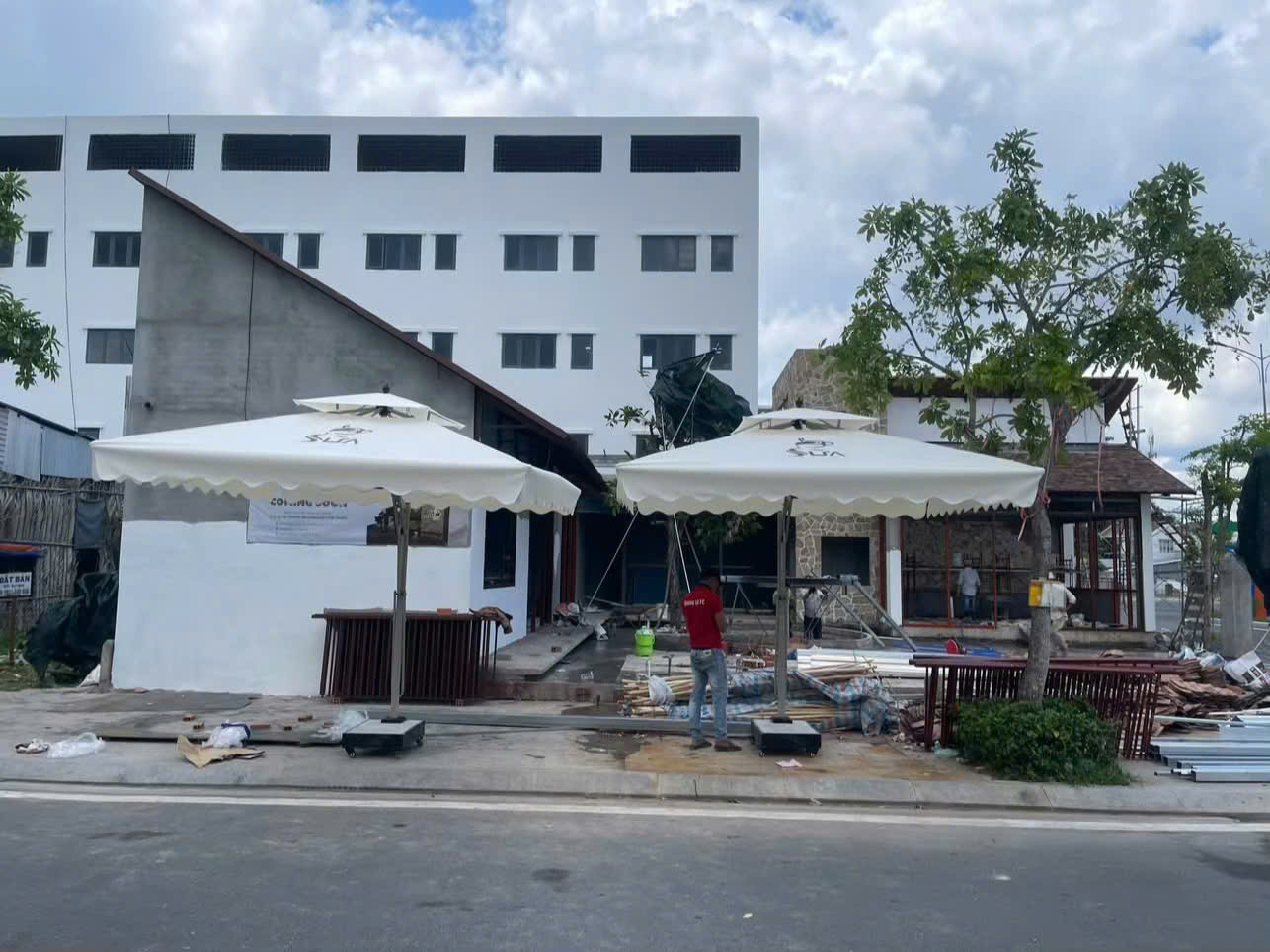 Top Mẫu Dù Che Nắng Quán Cafe Tại Quảng Trị Đẹp, Chất Lượng, Tăng Lượt Khách 4 Dù vuông lệch tâm 3mx3m cho quán cafe - Long Châu